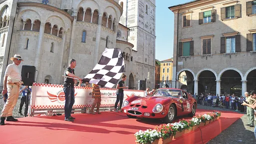 Modena Cento Ore 2026: auto storiche, motori e grandi percorsi attraverso l'Italia